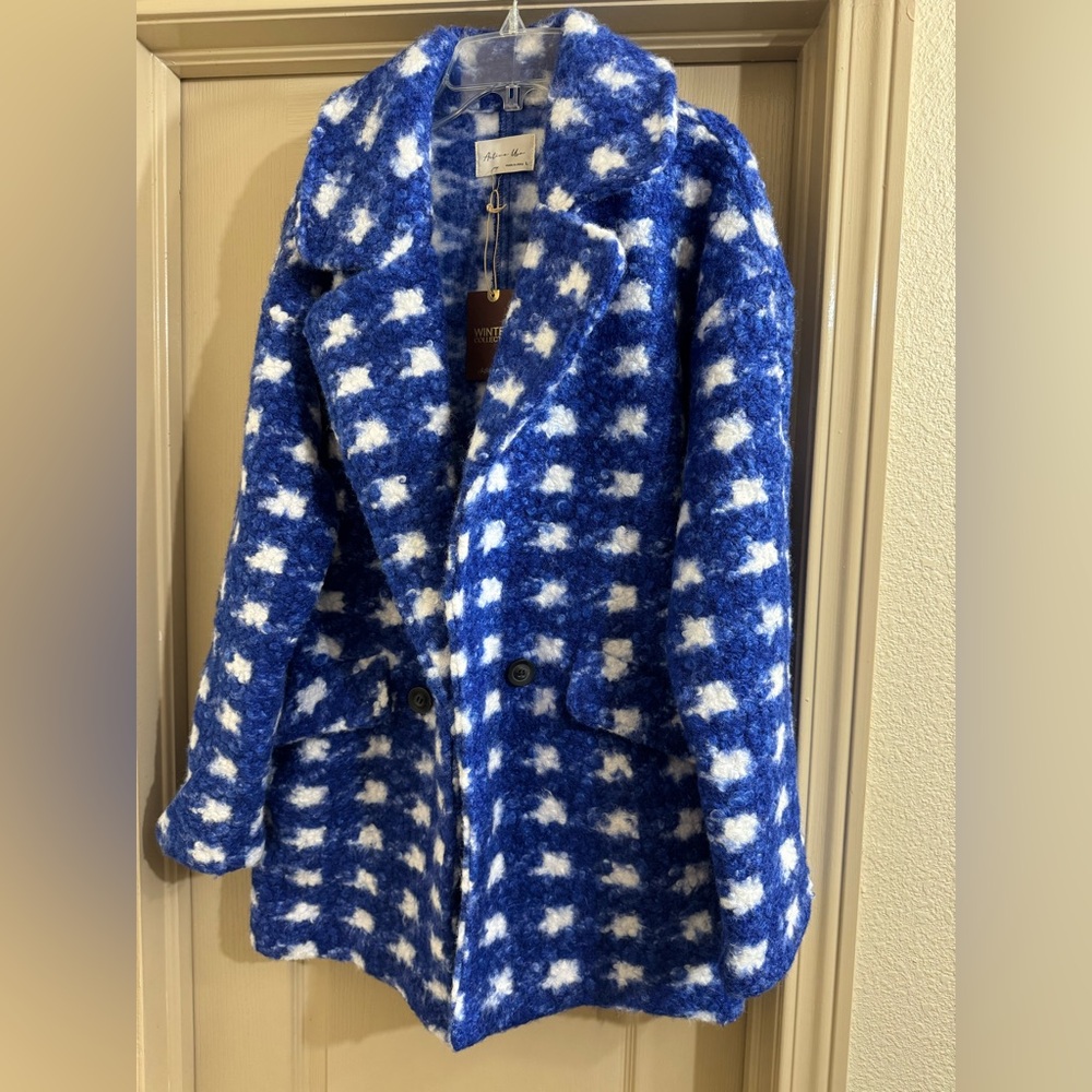 NWT Active USA Stylish Blue and White Fluffy Jacket - Picture 5 of 10